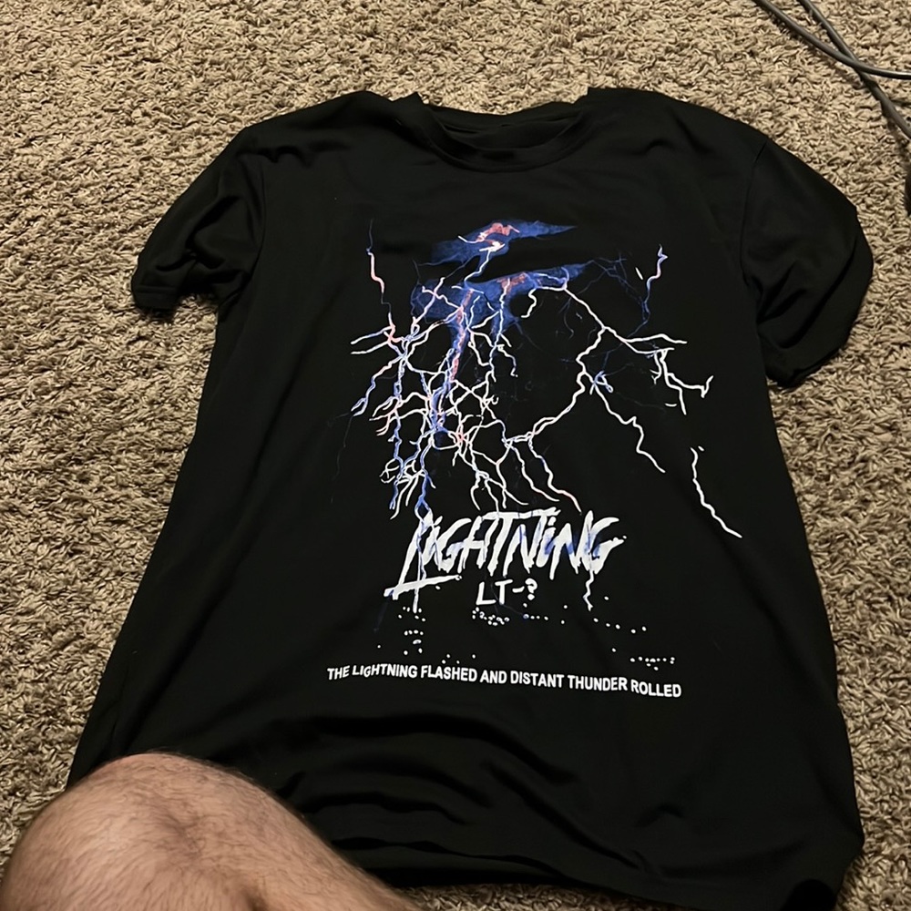 Size L lightning t shirt